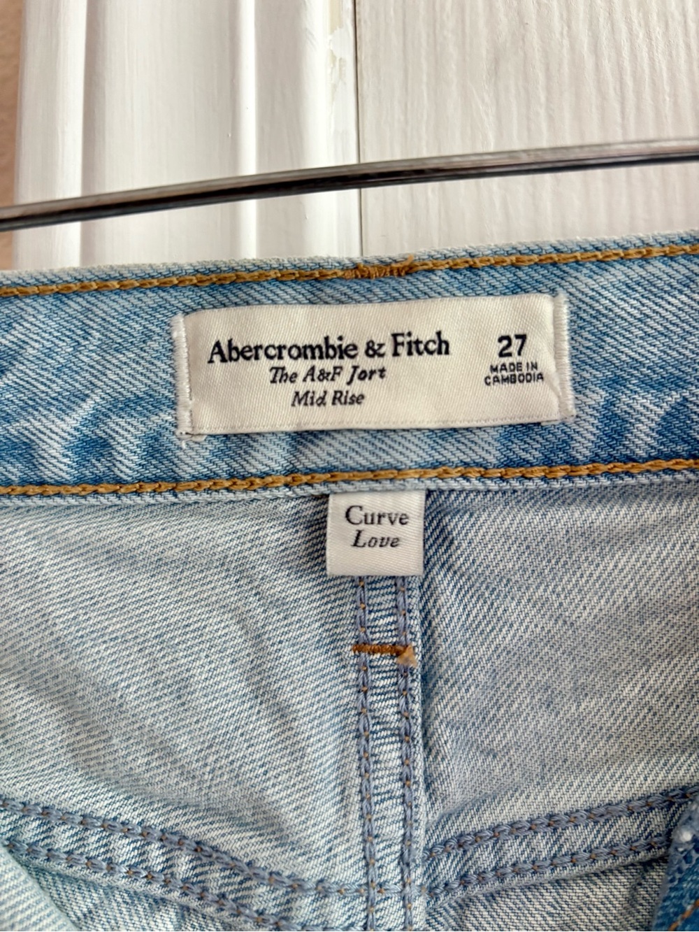 Abercrombie & Fitch Mid Rise Curve Love Jorts Size 27 - Picture 3 of 3